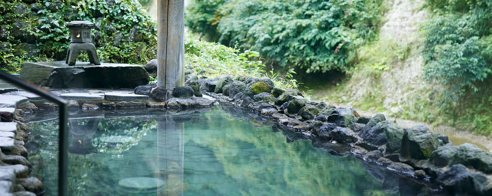 豊富な湯量と美肌の湯