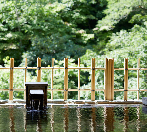 豊富な湯量と美肌の湯